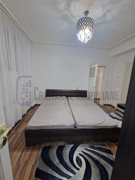 Armeneasca, fara comision, apartament 3 camere decomandat, proaspat igenizat.
