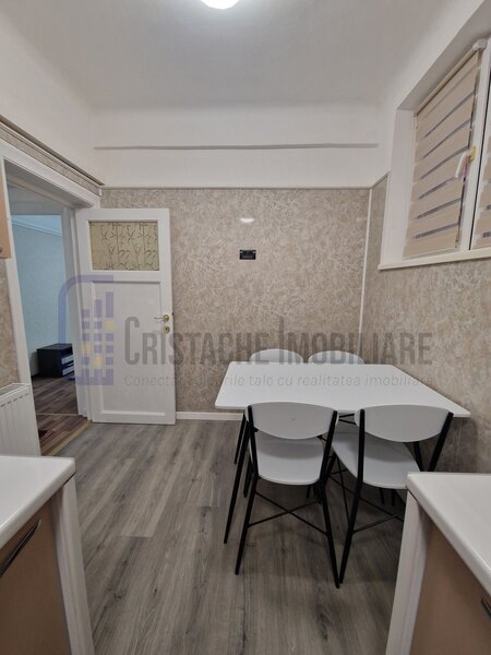 Armeneasca, fara comision, apartament 3 camere decomandat, proaspat igenizat.