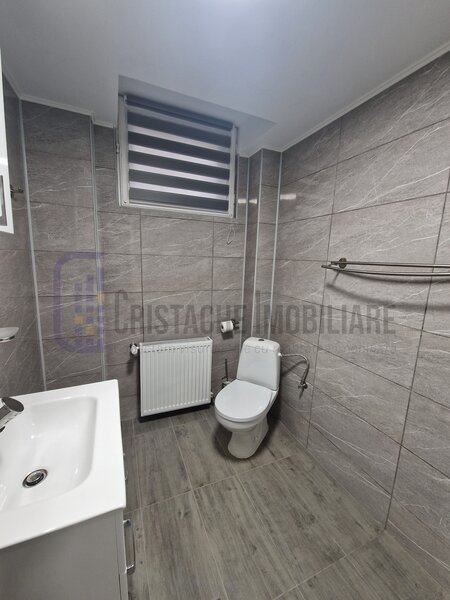Armeneasca, fara comision, apartament 3 camere decomandat, proaspat igenizat.
