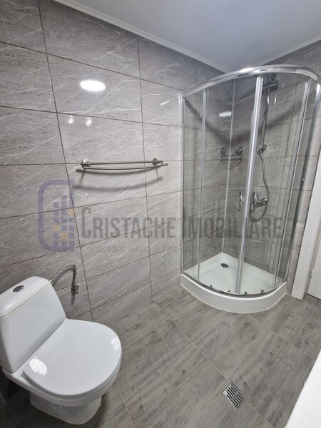 Armeneasca, fara comision, apartament 3 camere decomandat, proaspat igenizat.
